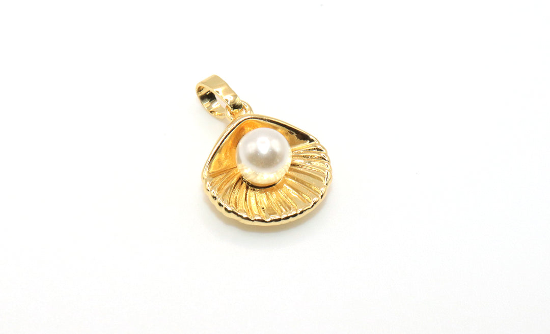 White pearl and Shell Charm