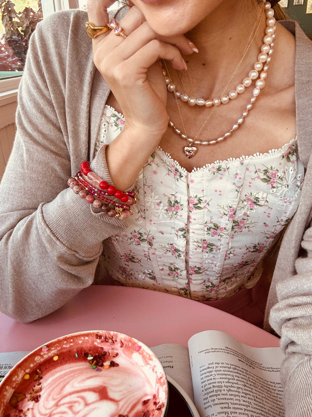 Pink and peach pearls necklace 