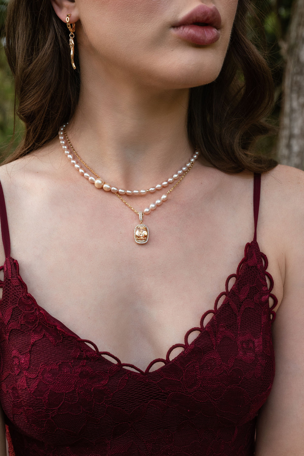 Peach shiny pearl necklace