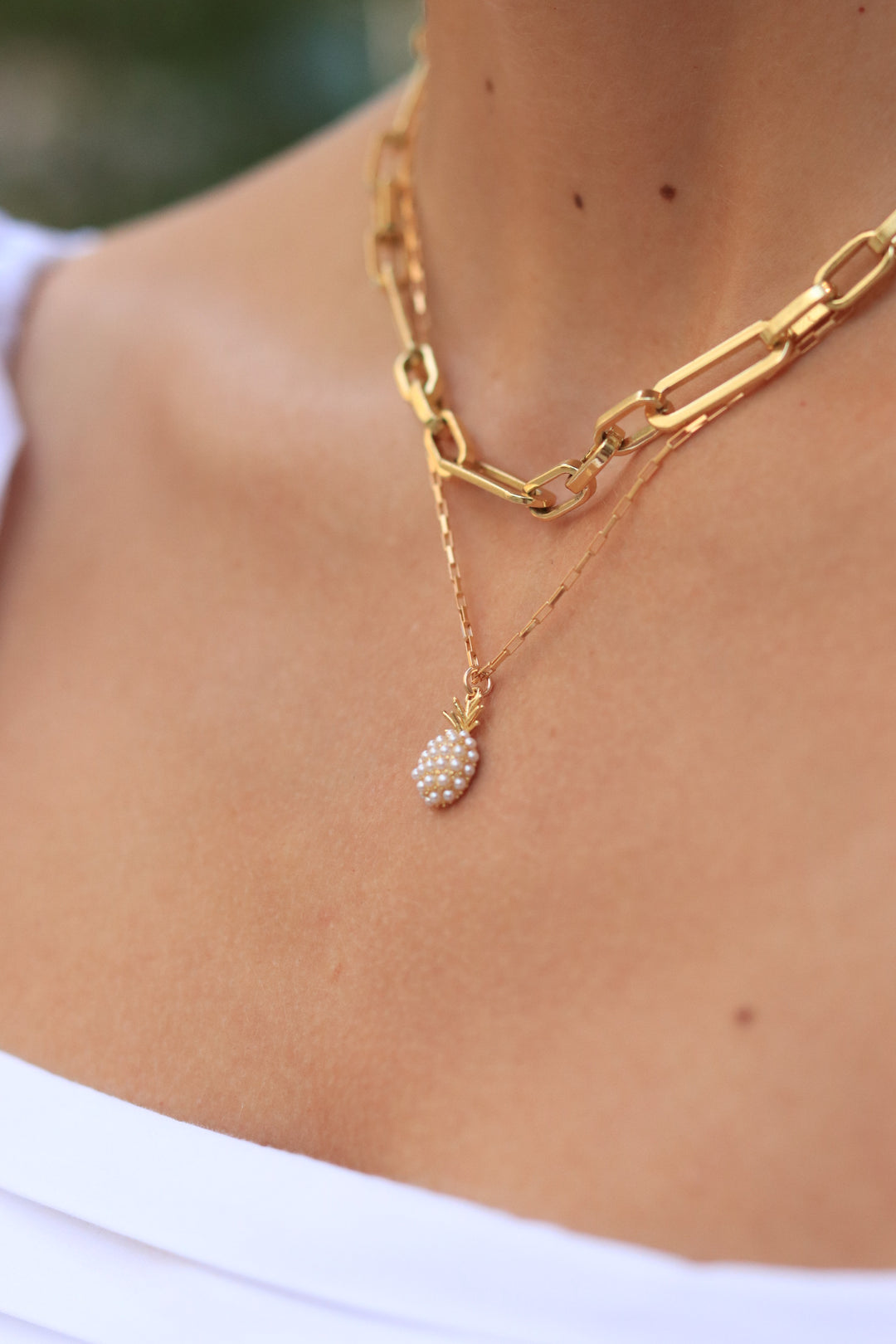 gold-pineapple-charm-necklace-jewelry-jessica-santander
