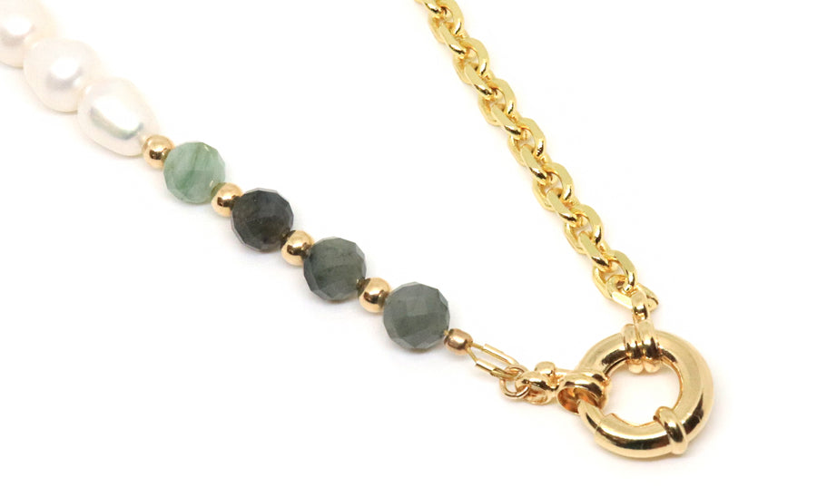 emerald-gemstone-pearls-dainty-gold-necklace-Jessica-Santander