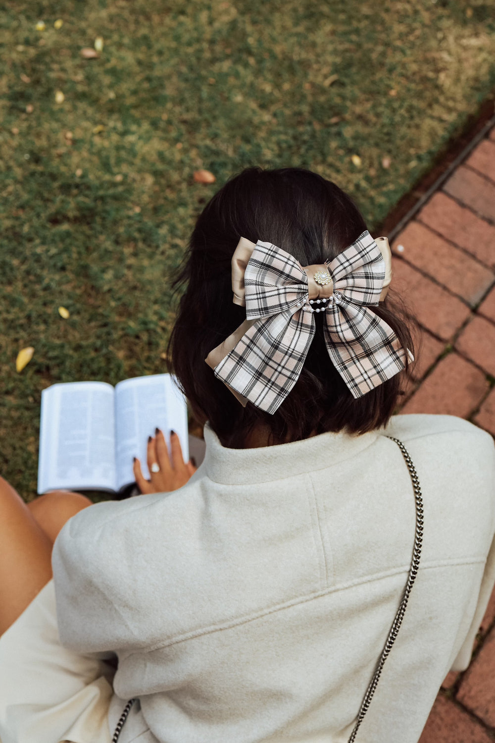 brown-plaid-hair-bow-with-pearls