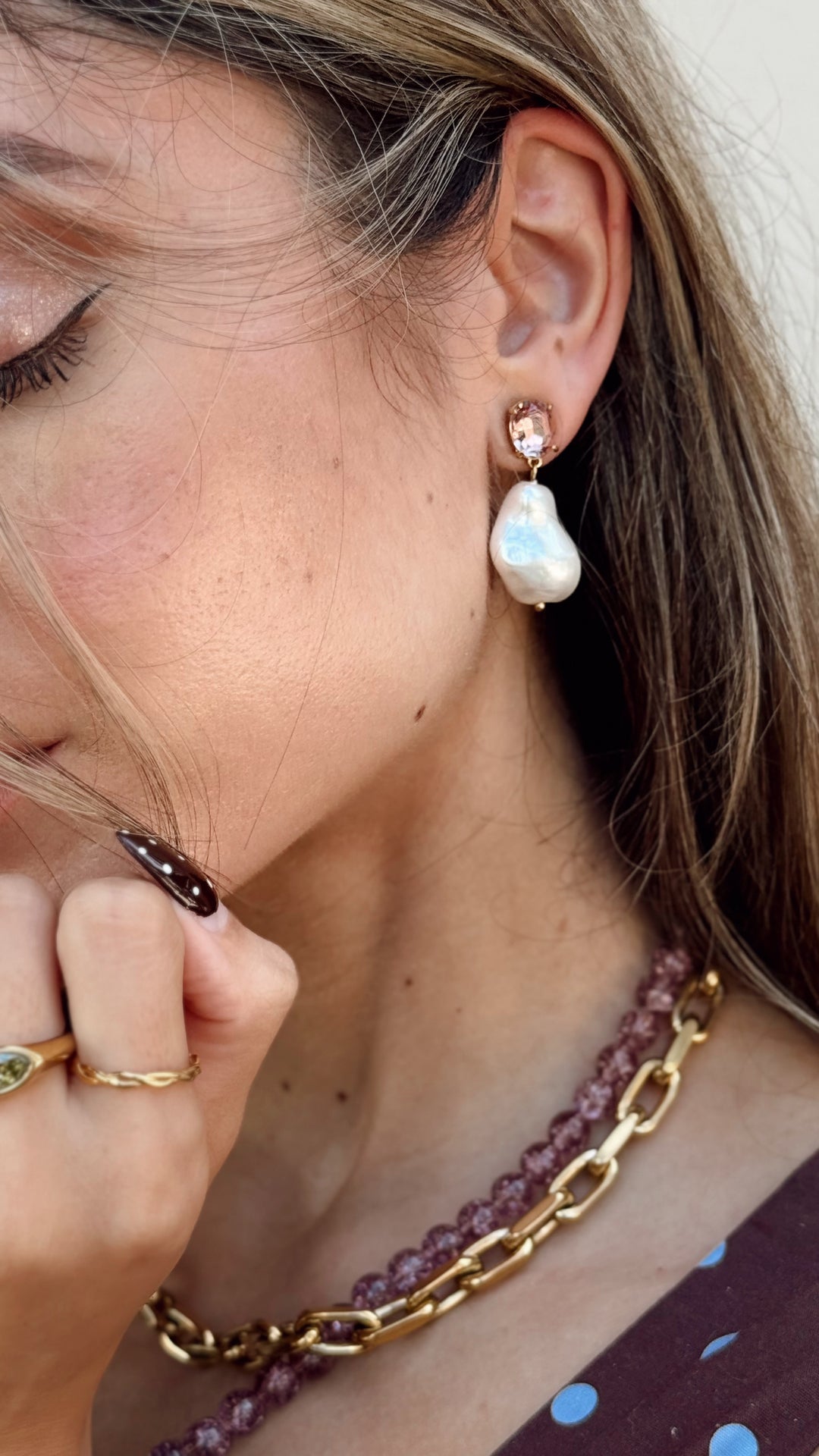 fall whimsical pearl earring with mauve pink sparkle detail, hypoallergenic jewelry, water resistant, dainty jewelry earrings