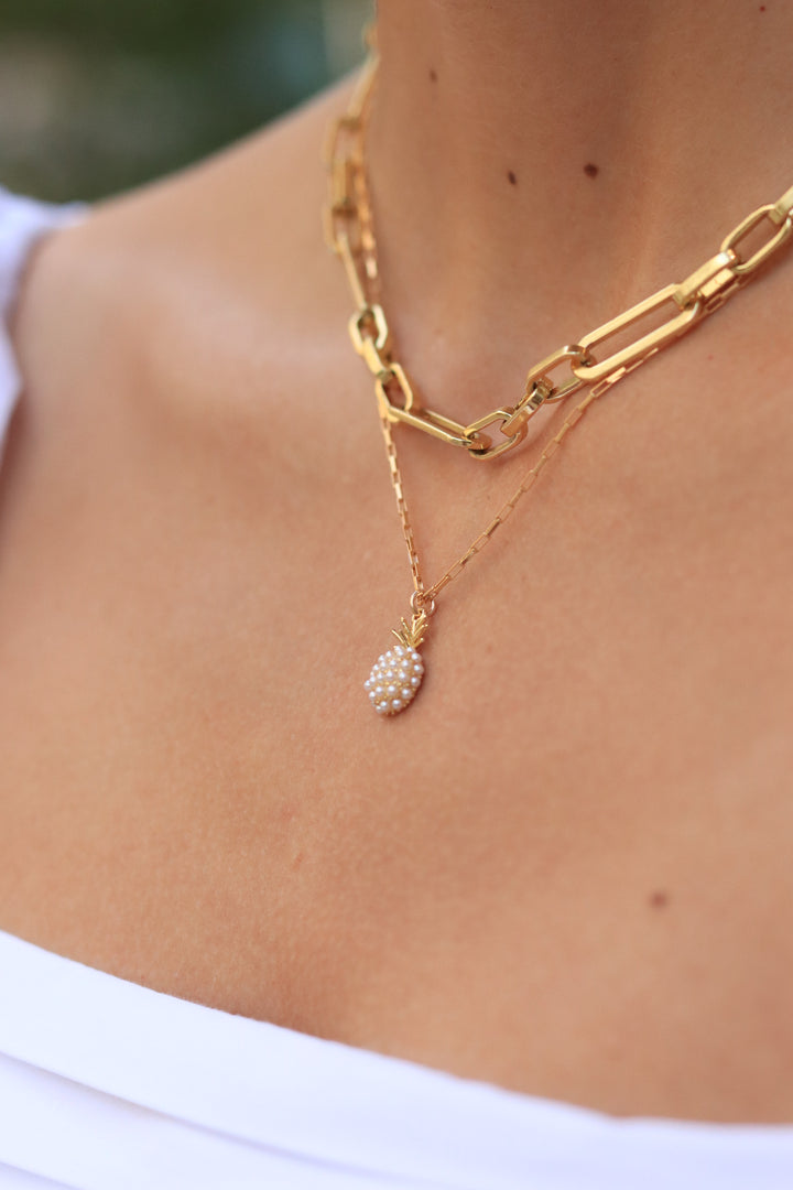 gold-pineapple-charm-necklace-jewelry-jessica-santander