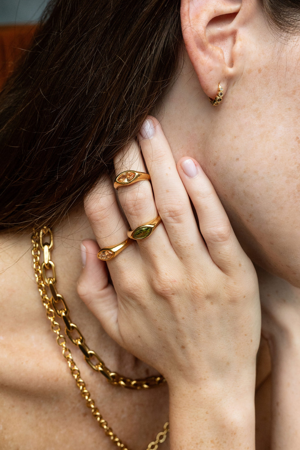 cat eye shape ring with champagne gold detail