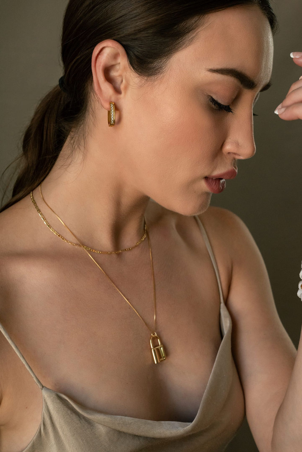 gold-oval-hoop-earrings-Jessica-Santander