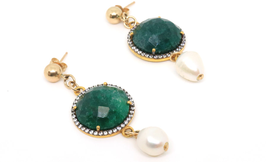 emerald-cultured-pearls-earrings-dainty
