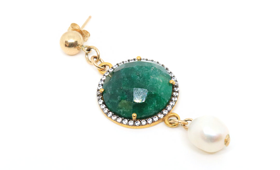 emerald-cultured-pearls-earrings-dainty-handamde-Jessica-Santander