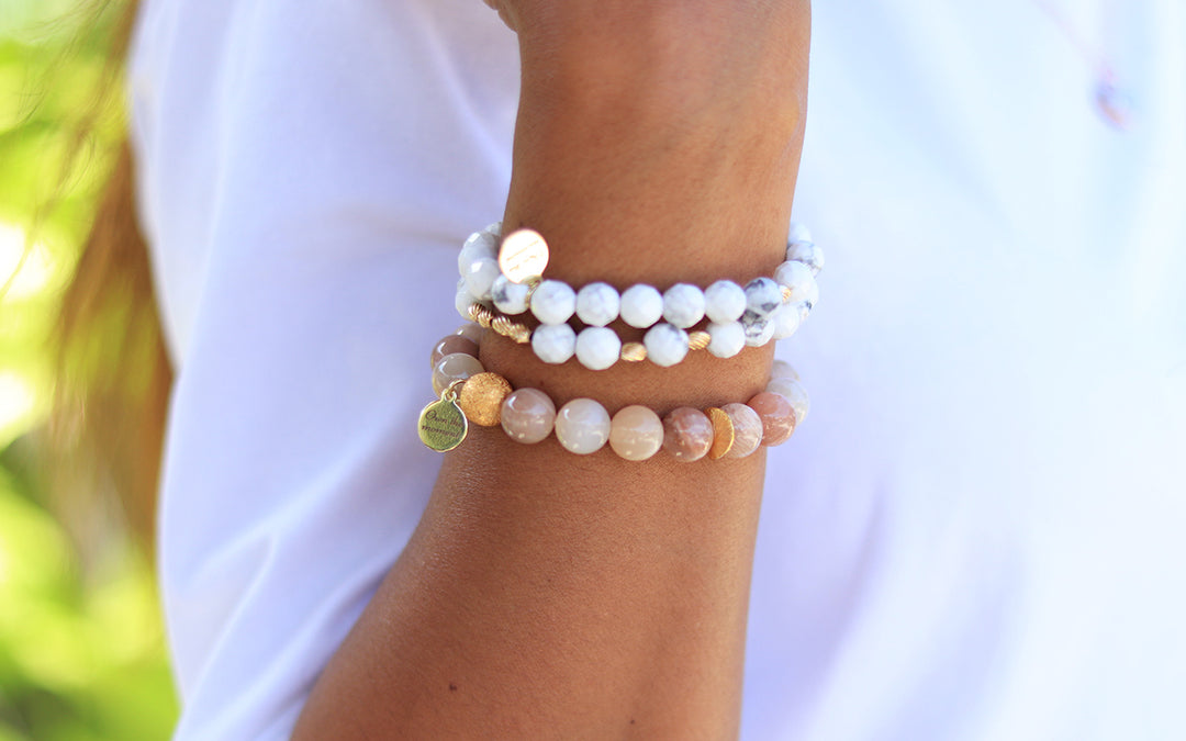 neutral-moonstone-gemstone-beaded-bracelet