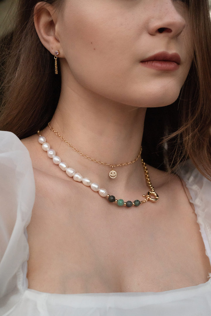 emerald-gemstone-pearls-dainty-gold-necklace-Jessica-Santander